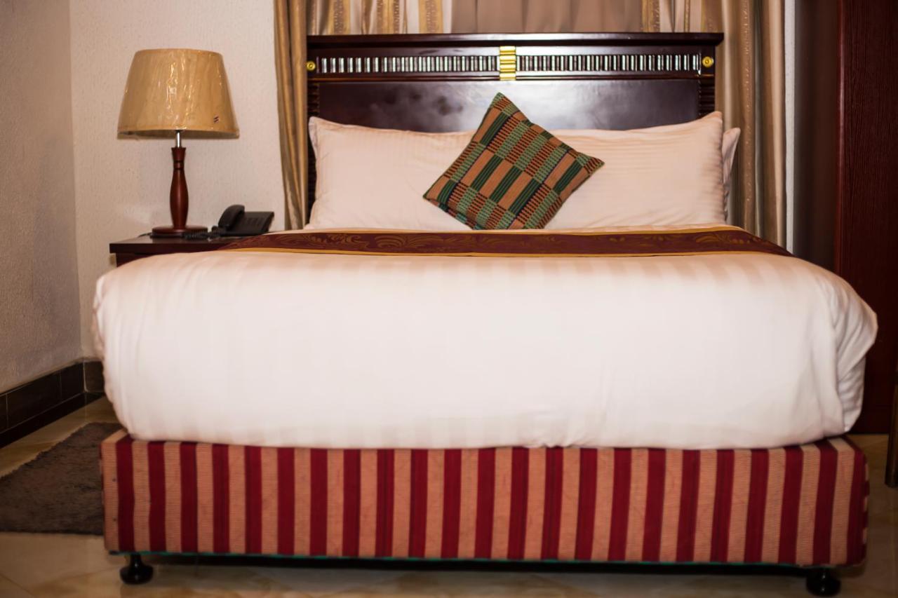 كوماسي Royal Park Hotel المظهر الخارجي الصورة
