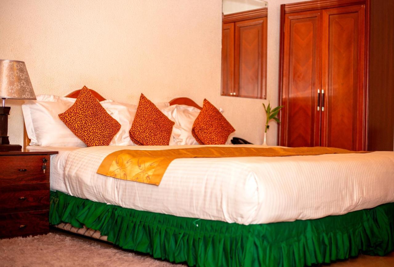 كوماسي Royal Park Hotel المظهر الخارجي الصورة