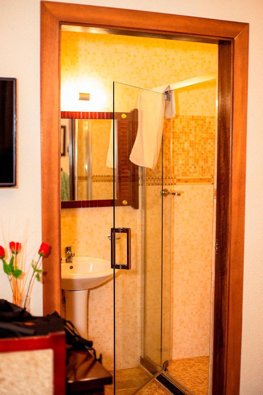 كوماسي Royal Park Hotel المظهر الخارجي الصورة